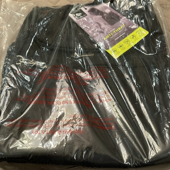 TRAVELON Anti-Theft Classic Black Small Convertible Backpack/NWT - Picture 15 of 15